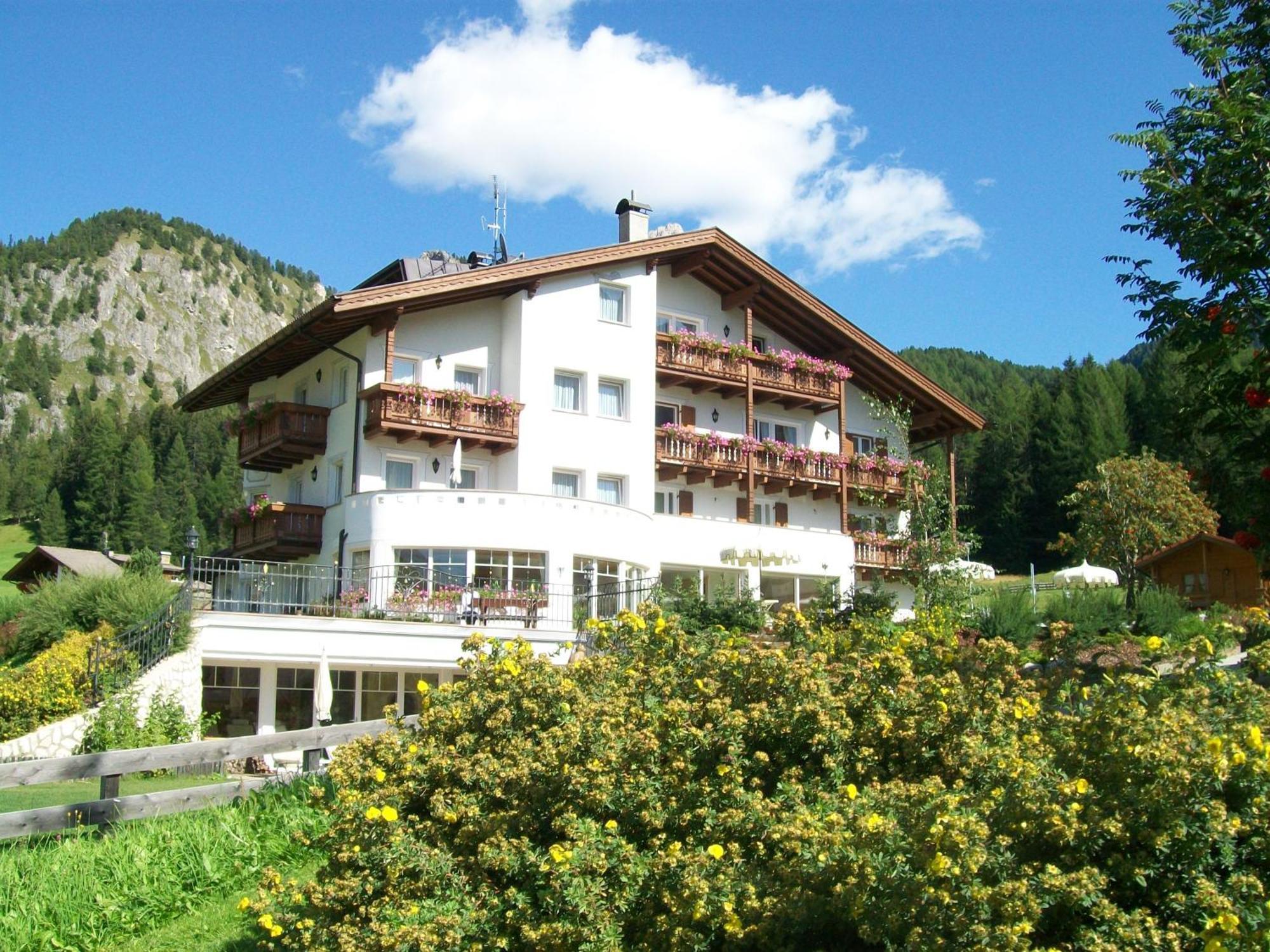 Garnì Villa Erna Selva di Val Gardena Exteriör bild