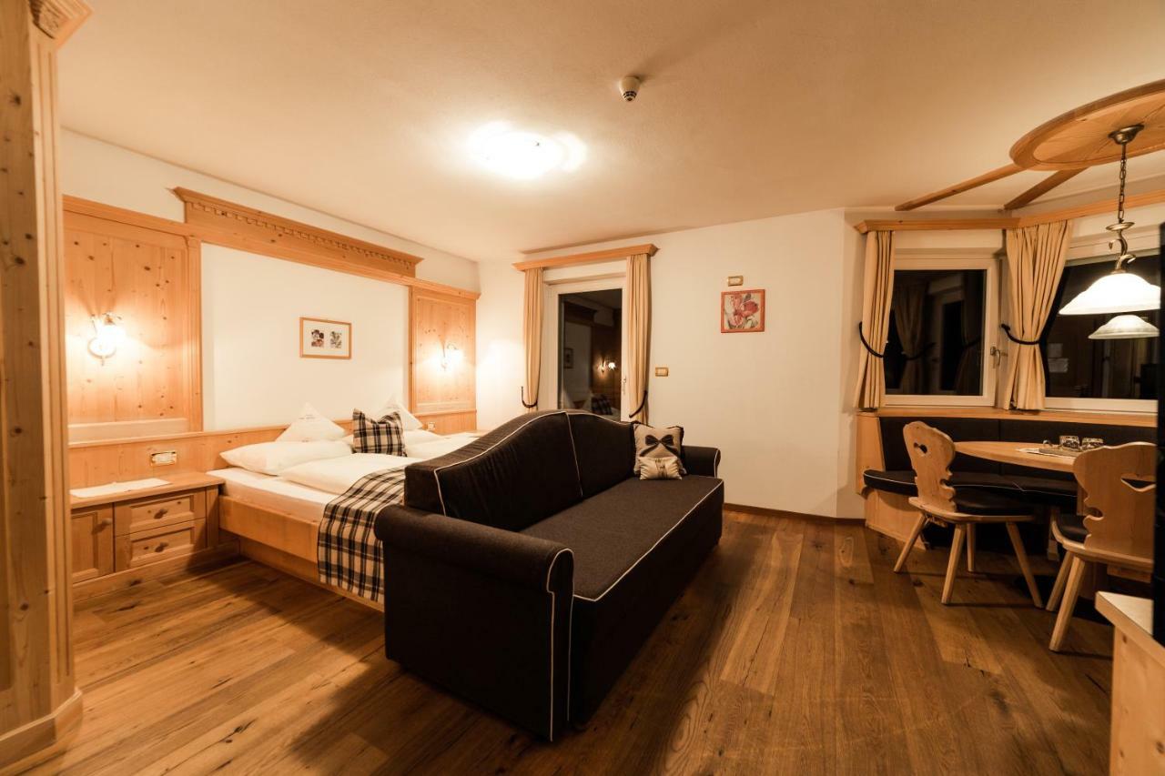 Garnì Villa Erna Selva di Val Gardena Exteriör bild