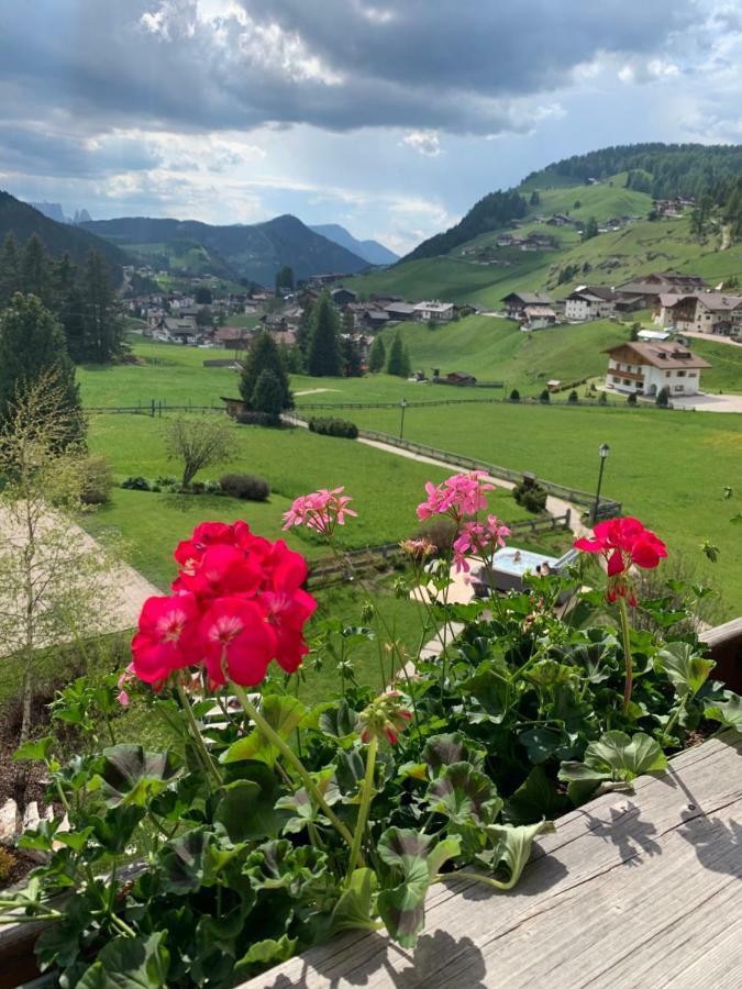 Garnì Villa Erna Selva di Val Gardena Exteriör bild